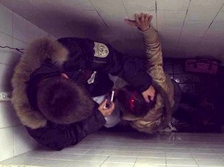 Преображение молодой девушки: от невинности к разврату