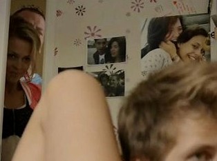 Родители подглядывают за интимной жизнью дочери